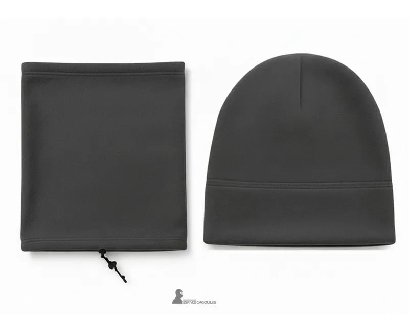 Bonnet cagoule gray composé d’un bonnet et d’un tour de cou ajustable présentés sur fond blanc Espace Cagoules