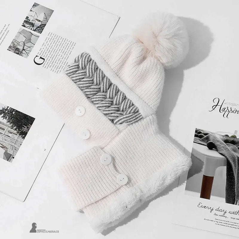 Bonnet cagoule femme blanc en maille douce avec pompon et boutons, intérieur polaire confortable, Espace Cagoules