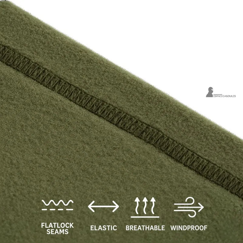 Bonnet cagoule vert zoom sur les coutures plates flatlock, tissu élastique et respirant offrant confort et protection coupe-vent, Espace Cagoules