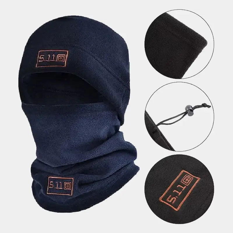 Présentation multi-angle d’un bonnet cagoule marine, mettant en avant son tissu isolant, ses coutures robustes et son design polyvalent pour l’hiver.