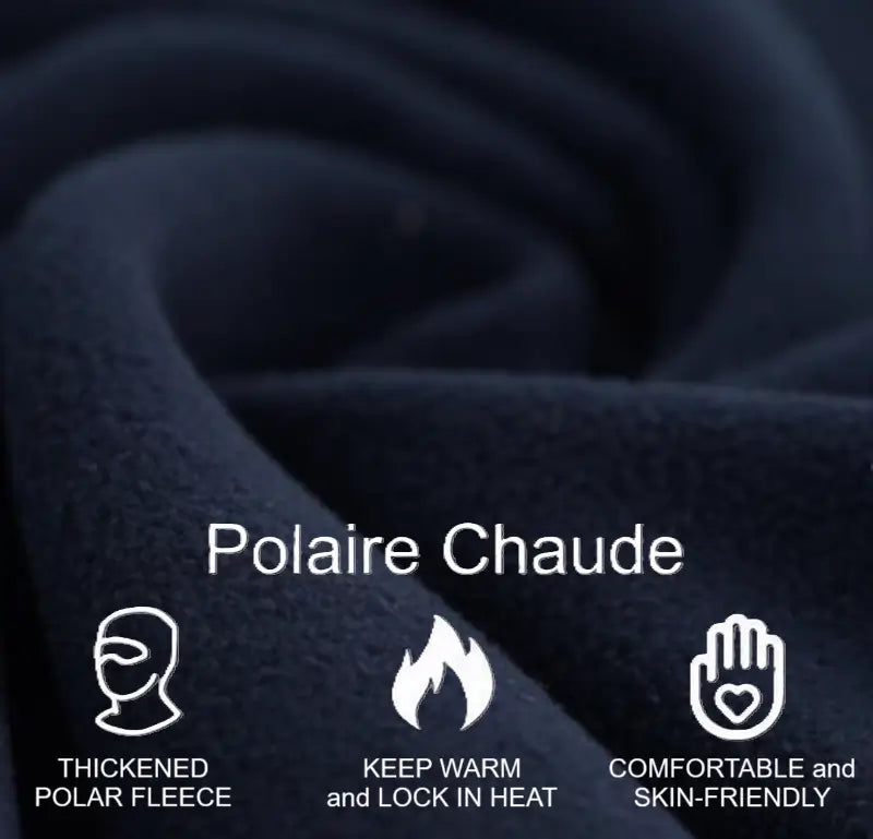 Gros plan sur le tissu polaire léger et chaud d’un bonnet cagoule marine, avec des propriétés respirantes pour un confort optimal dans le froid.
