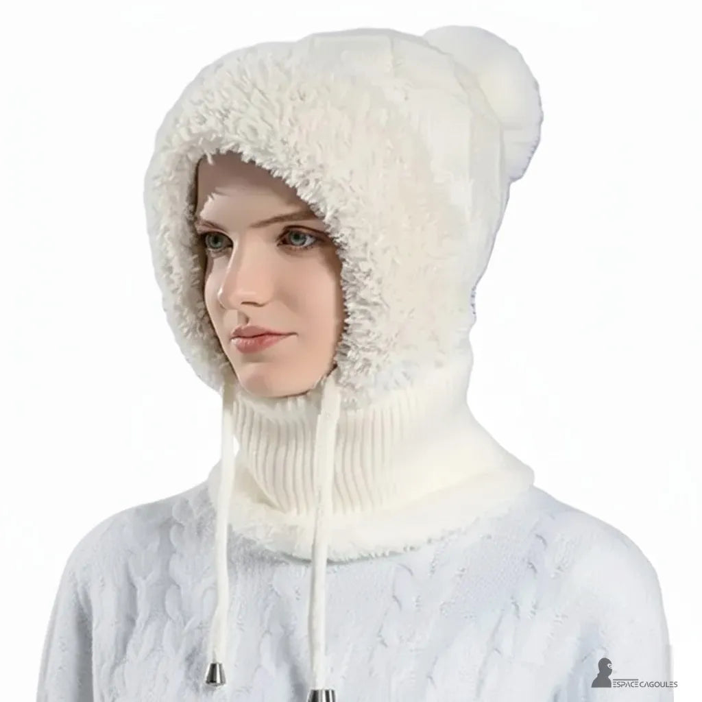 Vit eller grå stickad balaklava med hatt – vy profil – vit balaklava inomhus ljus bakgrund – Espace Cagoules