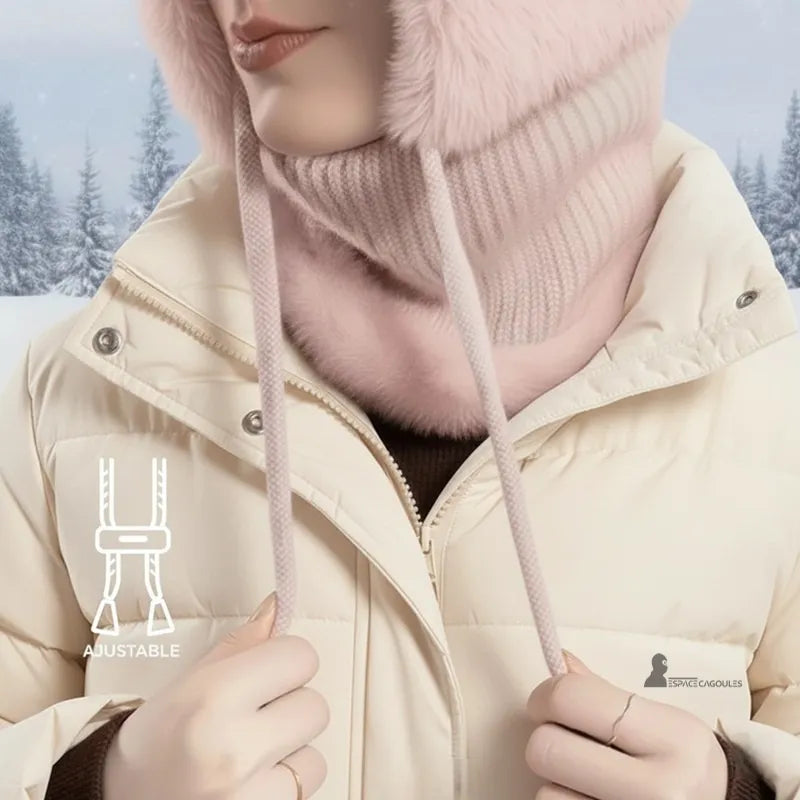Zoom con passamontagna rosa e kaki con corse regolabili del berretto in ambiente innevato - Espace Cagoules