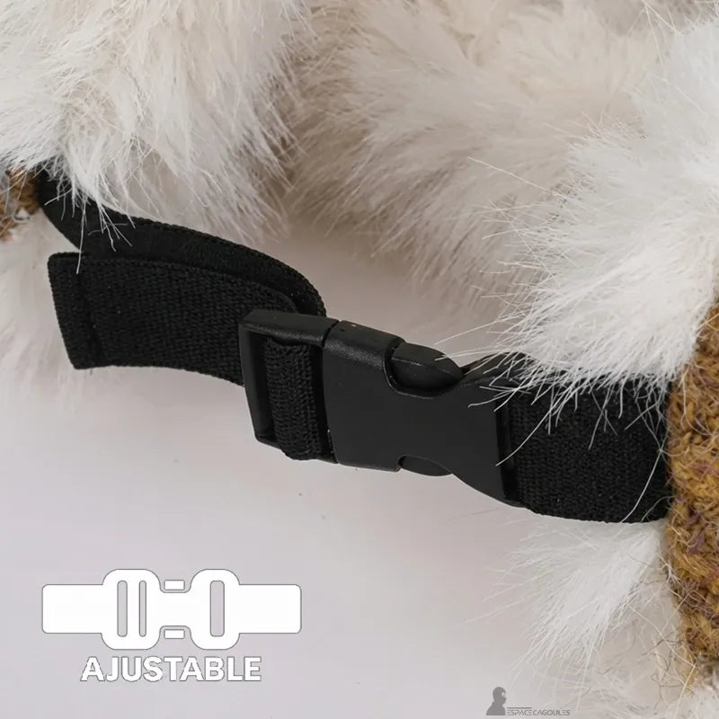 Bonnet chapka fourrure détail de la sangle noire ajustable avec boucle de fixation sous le menton – Espace Cagoules