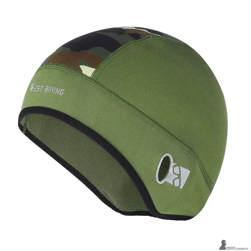 Bonnet sous casque moto vert avec panneau camouflage et coupe couvrant les oreilles, vue produit latérale sur fond neutre - Espace Cagoules