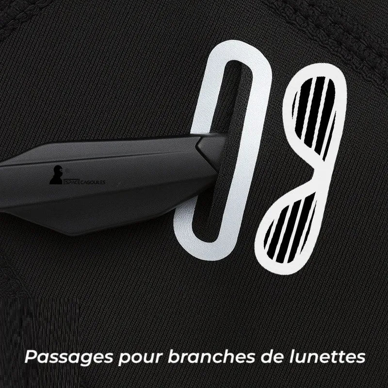 Bonnet sous casque moto avec passages latéraux pour branches de lunettes montrant le système d’ouverture dans le tissu pour porter des lunettes sous casque - Espace Cagoules