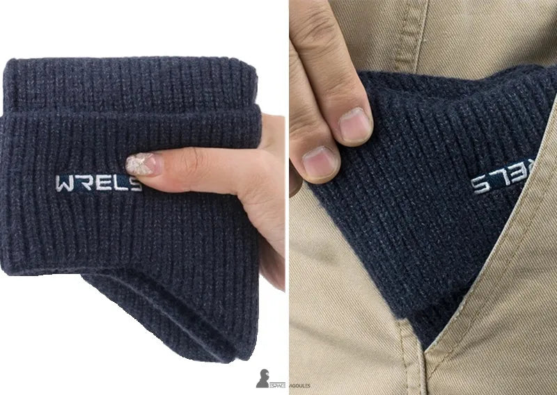 Bonnet sous casque ski en fibre acrylique et polyester montrant l’élasticité de la maille tricotée, vue de détail matière à la main - Espace Cagoules