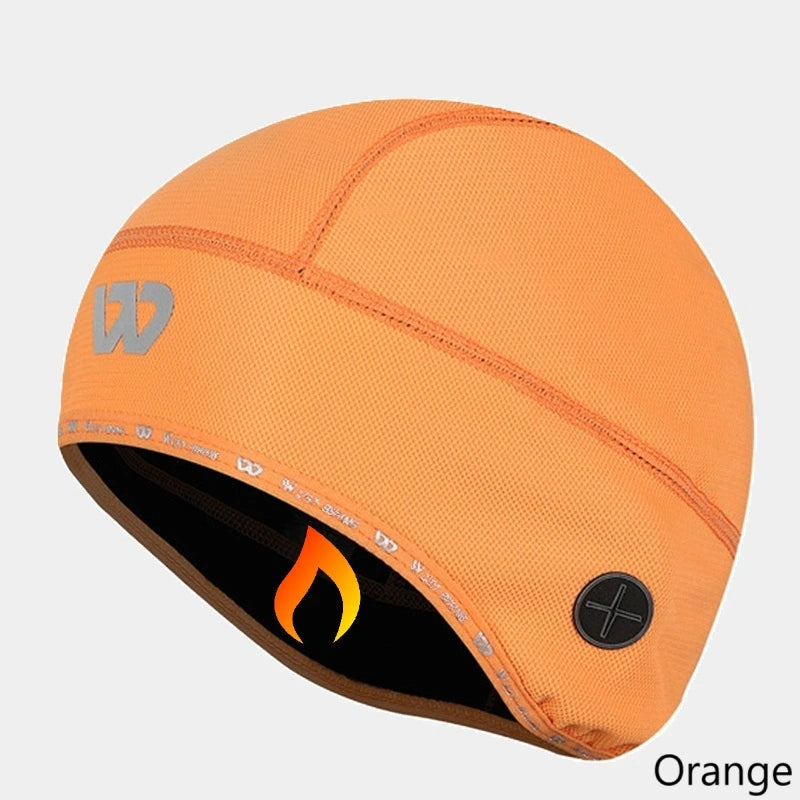 Bonnet sous casque vélo orange, idéal pour le cyclisme en hiver avec son tissu chaud, son élasticité et sa respirabilité.
