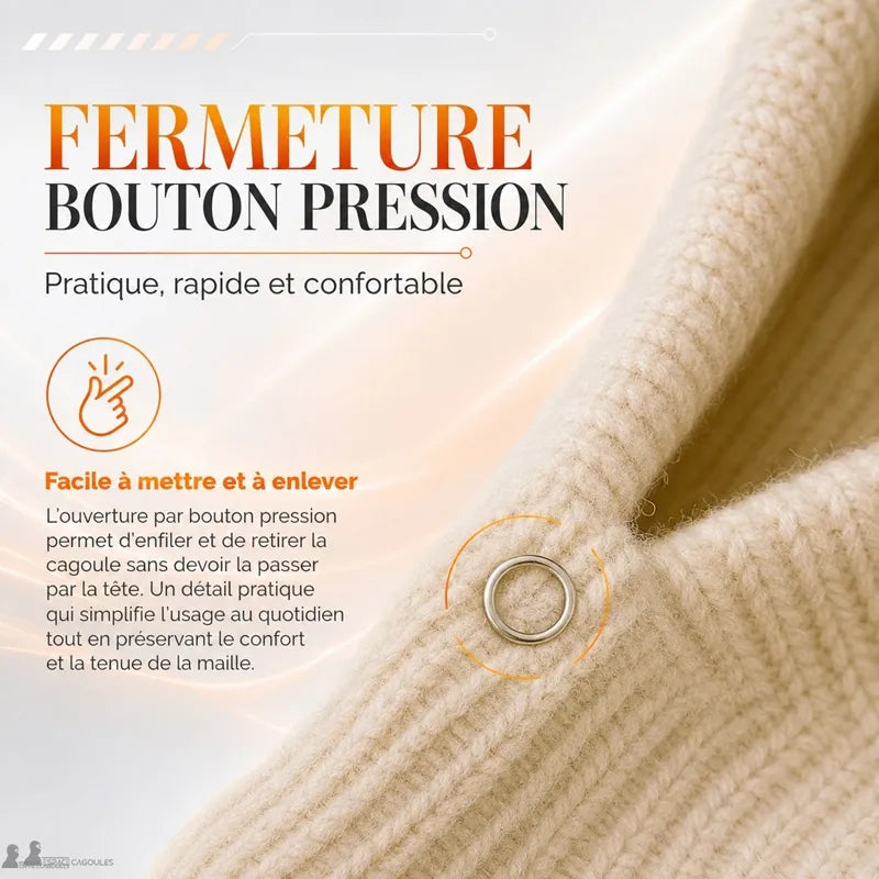 Gros plan sur le bouton pression de la cagoule année 90 Romy qui permet de l'enfiler sans la passer par la tête - Espace Cagoules