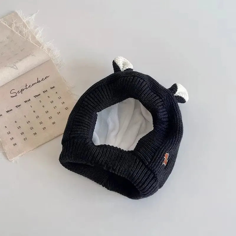 Cagoule bébé 6 à 36 mois en maille noire, forme cagoule enveloppante avec ouverture visage large, petites oreilles décoratives et intérieur doux pour bébé