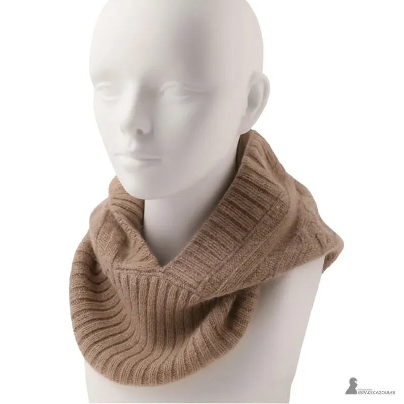Cagoule Capuche Laine vue différente sur mannequin avec cagoule baissée marron clair
