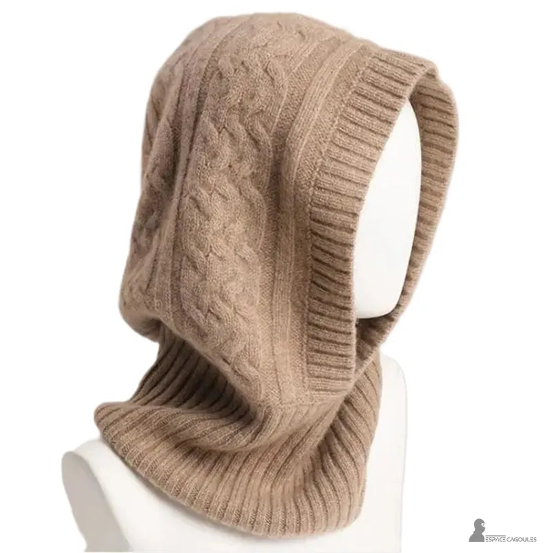 Cagoule Capuche Laine vue avant mannequin portant cagoule beige tricot torsadé chaud