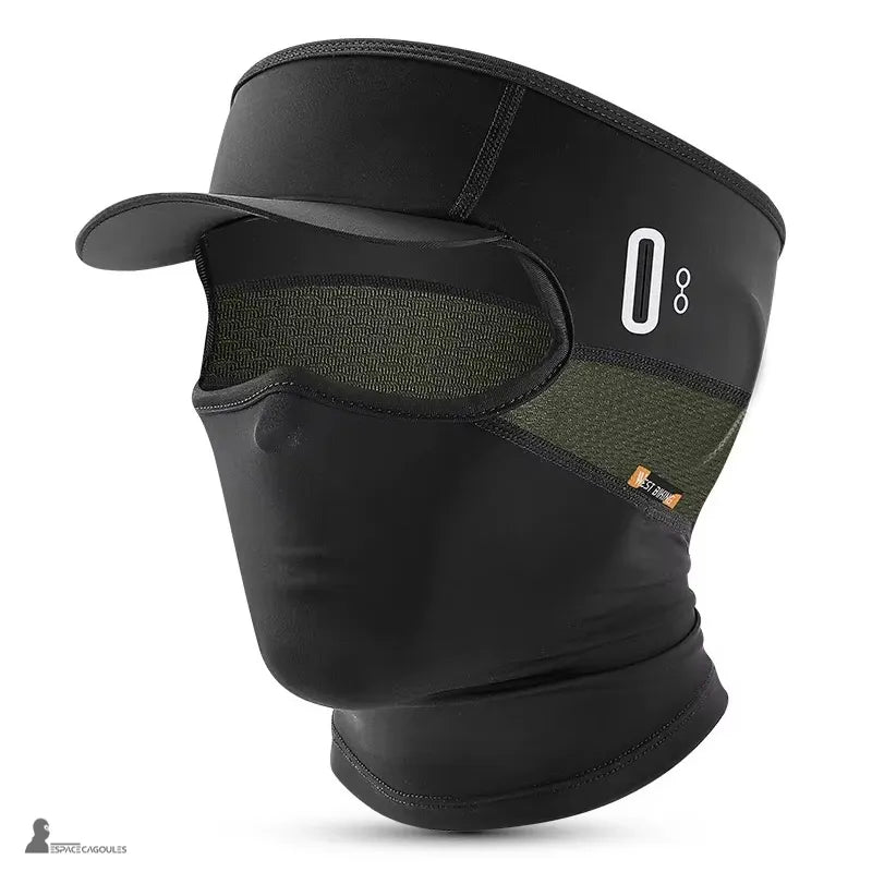 Cagoule casquette vélo été noire avec panneau latéral vert respirant et visière courte, vue produit de profil – Espace Cagoules