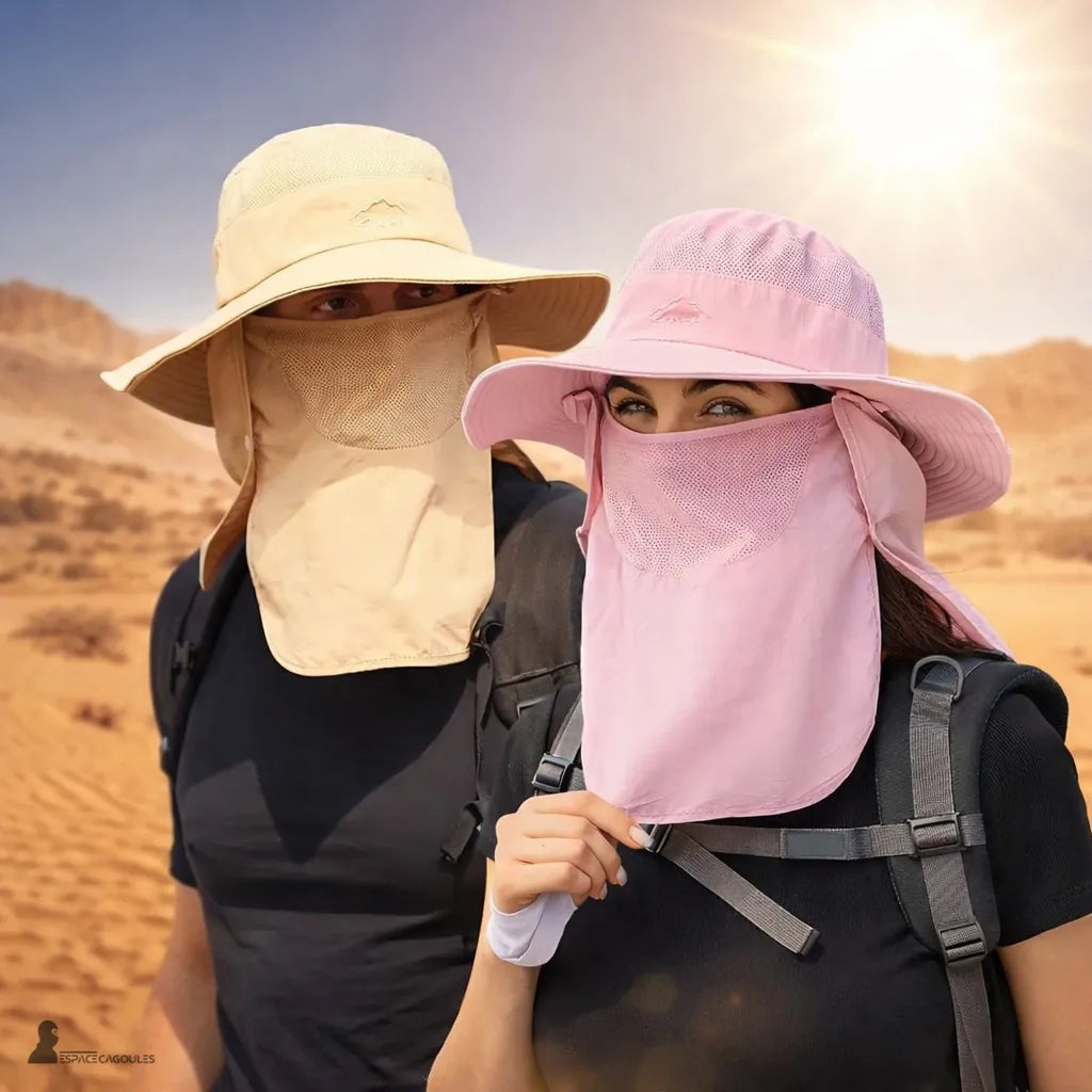 Cagoule chapeau protection solaire portée par un homme et une femme en désert avec protection intégrale visage et nuque - Espace Cagoules