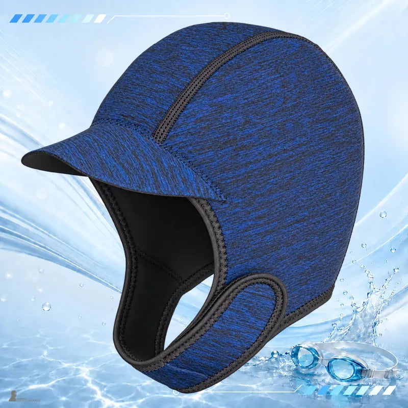 Cagoule de surf néoprène bleu navy à visière posée devant des planches de surf CapSurf - Espace Cagoules