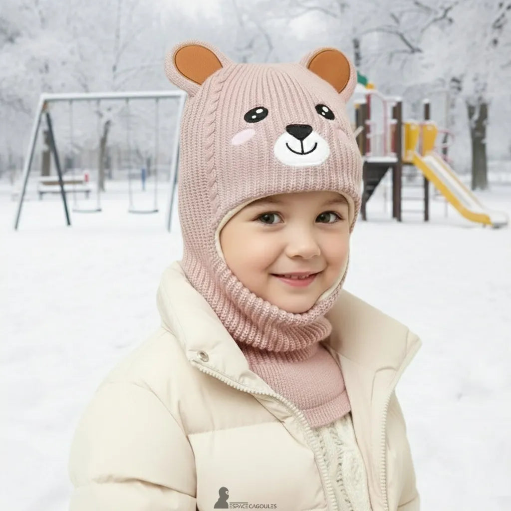 Bambino passamontagna bambina di 5 anni che indossa un passamontagna rosa in un parco innevato, garantendo una copertura completa di testa e collo – Espace Cagoules