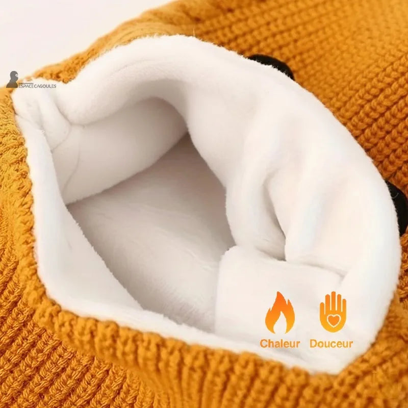 Passamontagna per bambini di 5 anni Primo piano della fodera in pile bianco all'interno di un passamontagna orso color miele che mostra la texture calda e soffice – Espace Cagoules