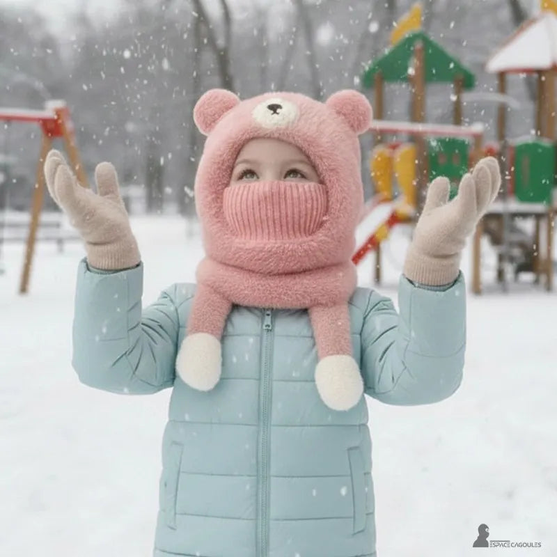 Children's balaclava 3-in-1 with raised face opening, shown on a child playing in the snow - Espace Cagoules