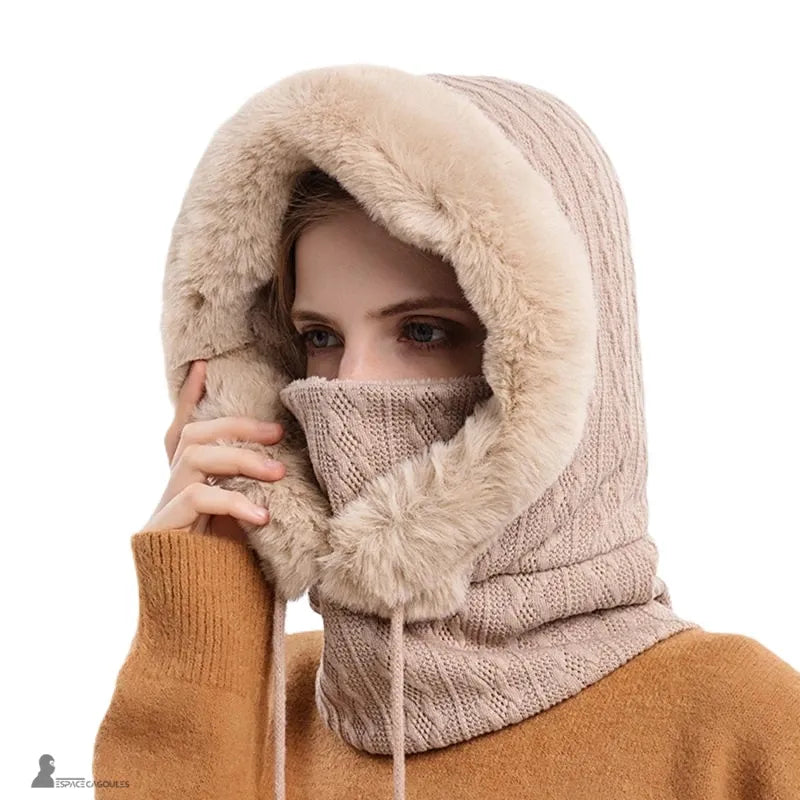 Cagoule femme fourrure beige khaki, capuche chaude avec masque tricoté couvrant nez et bouche, tenue hivernale en intérieur - Espace Cagoules