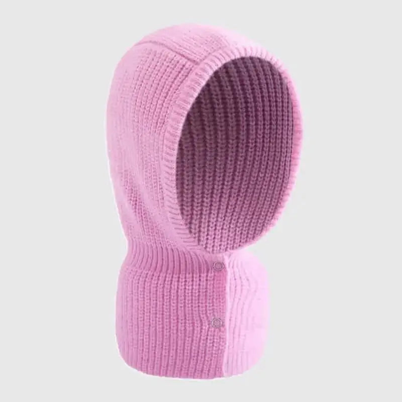 Vue latérale d'une cagoule femme rose en maille, idéale pour protéger la tête et le cou dans un environnement hivernal.
