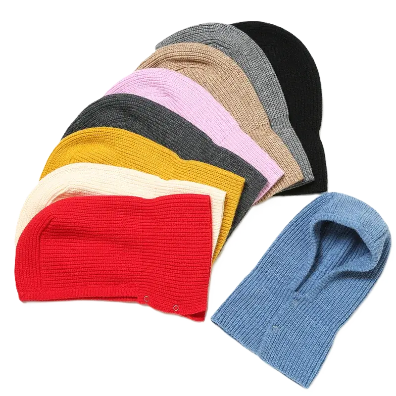Collection colorée de cagoules tricotées pour femme, avec une version rose, conçues pour l'hiver et disponibles dans plusieurs teintes.
