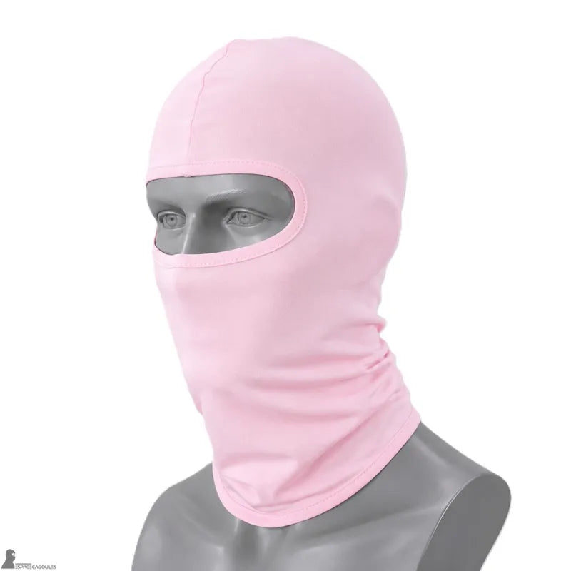 Cagoule fine moto rose une ouverture portee sur mannequin - Espace Cagoules
