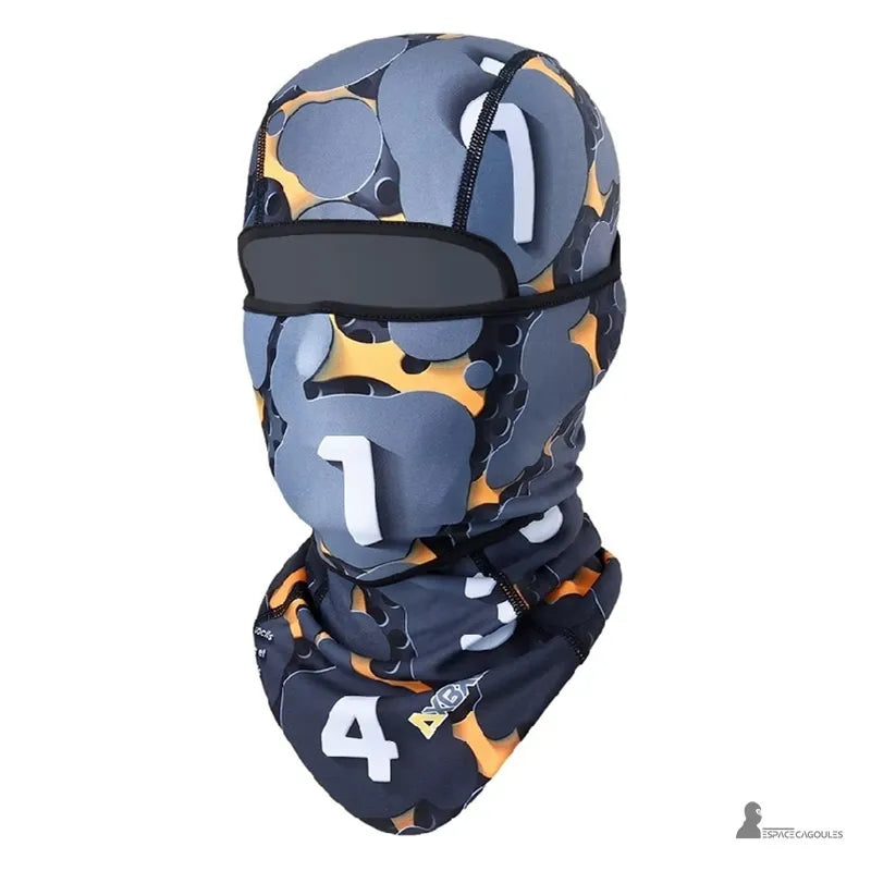 Balise alt
Cagoule fine sous casque en matière respirante légère, forme ajustée couvrant le cou, vue de trois-quarts sur fond blanc avec motif hexagonal foncé - Espace Cagoules