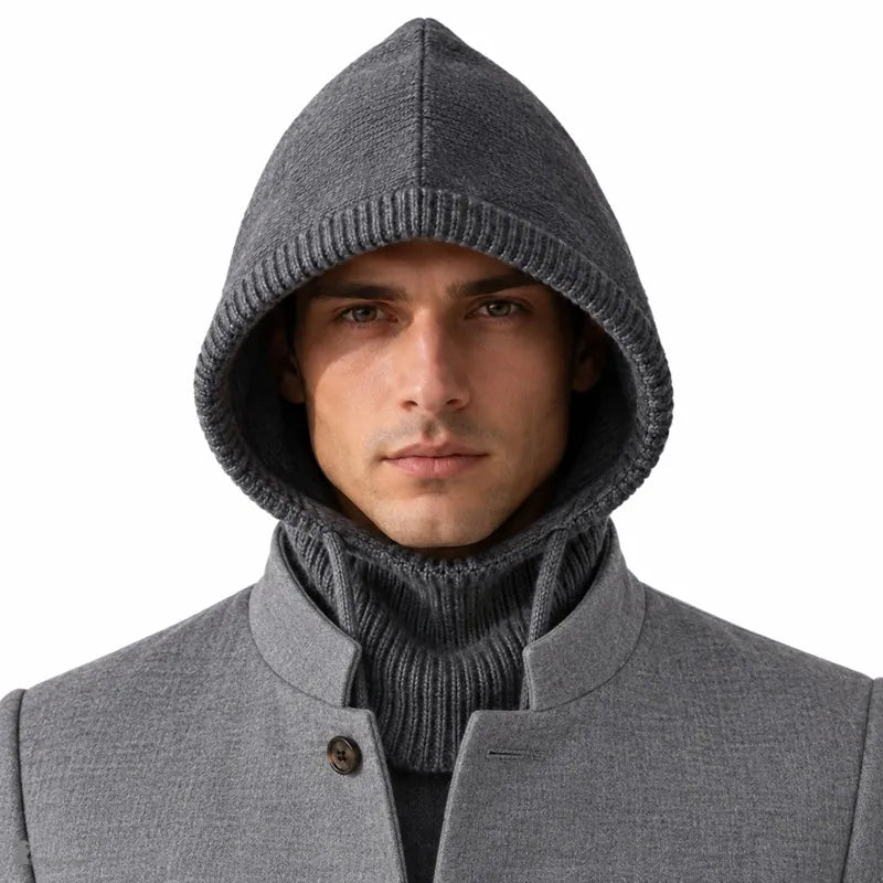 Cagoule laine homme Highland grise portée de face, capuche bordée de côtes et col montant sur un manteau à col officier gris - Espace Cagoules
