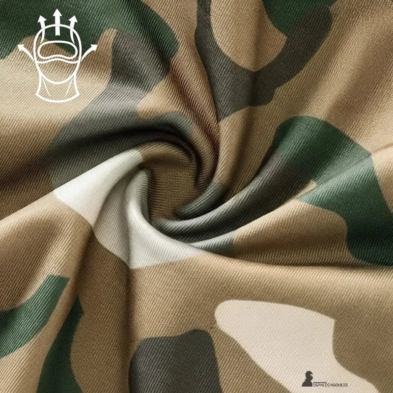 Militärhuva 1 hål i teknisk andningsbar tyg närbild på glansig silkesnät kamouflage som illustrerar mjukhet och ventilation - Utrymme för huvor