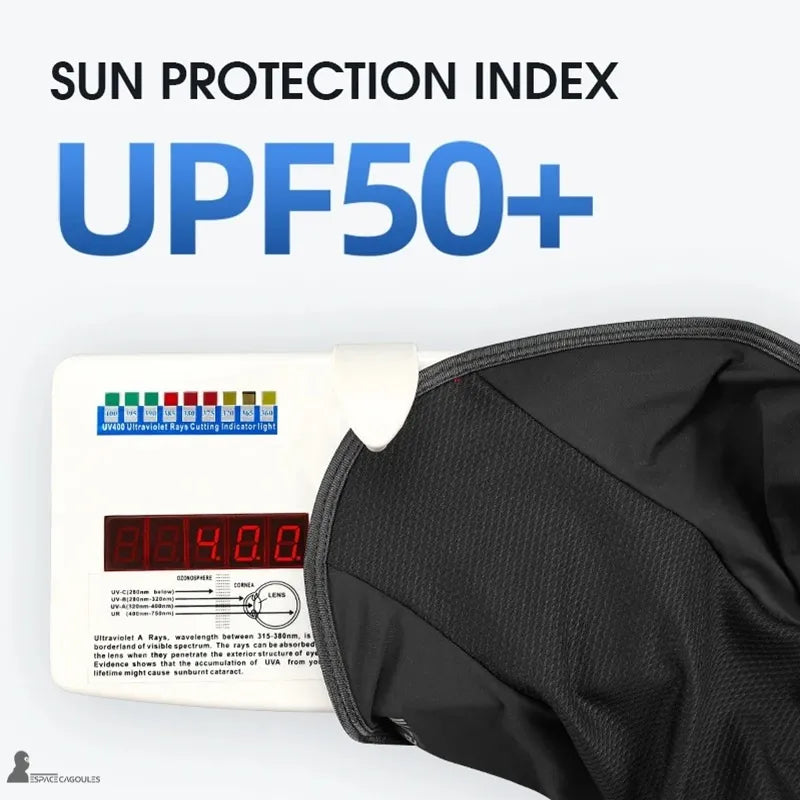 Cagoule moto été homme démontrant la protection solaire UPF50+ avec tissu exposé devant un appareil de mesure UV - Espace Cagoules