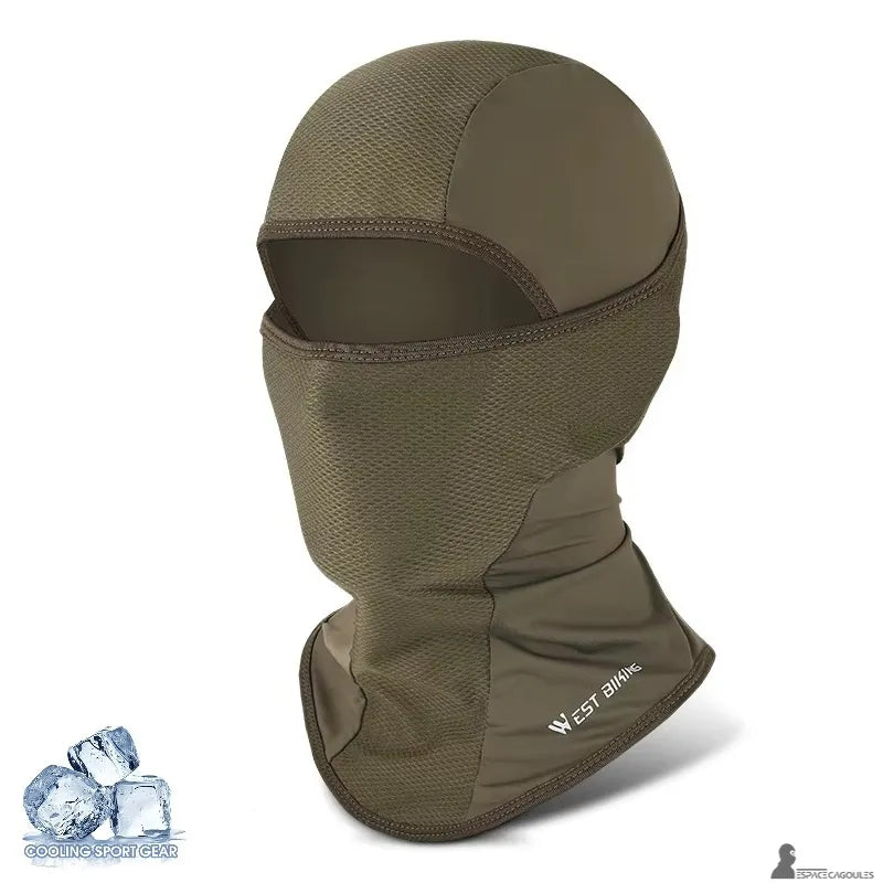 Cagoule moto été homme couleur vert kaki présentée sur buste avec design couvrant visage et protège-cou allongé - Espace Cagoules