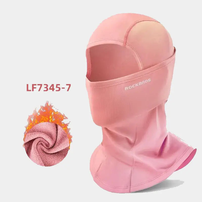Cagoule moto femme rose pâle élégante, idéale pour protéger le visage et le cou des températures froides, avec un tissu doux et isolant.