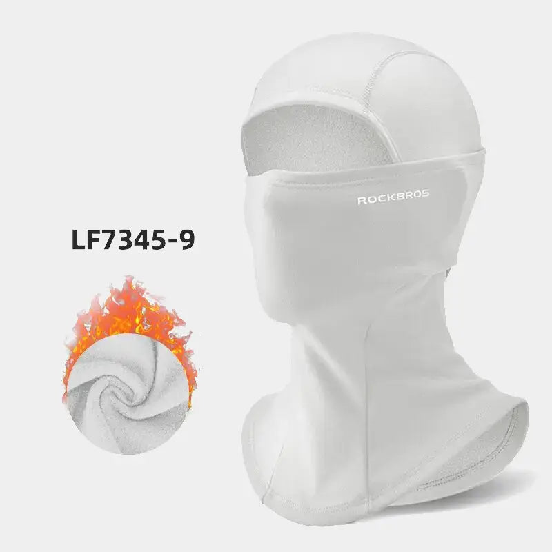 Cagoule moto femme blanche, conçue pour un look épuré et une protection maximale, avec une doublure chaude et un tissu respirant.