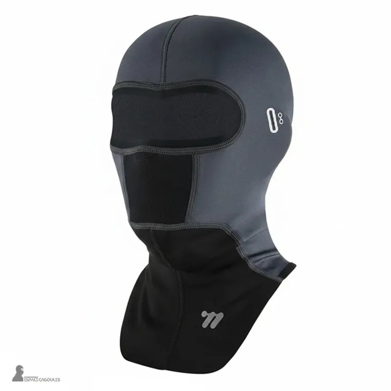 Cagoule moto hiver à plastron grise en textile technique doublé polaire, forme intégrale avec ouverture yeux, vue de profil sur fond blanc - Espace Cagoules