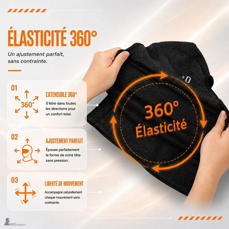 Cagoule moto hiver étirée à deux mains illustrant l'élasticité 360° du tissu pour un ajustement parfait sous le casque - Espace Cagoules