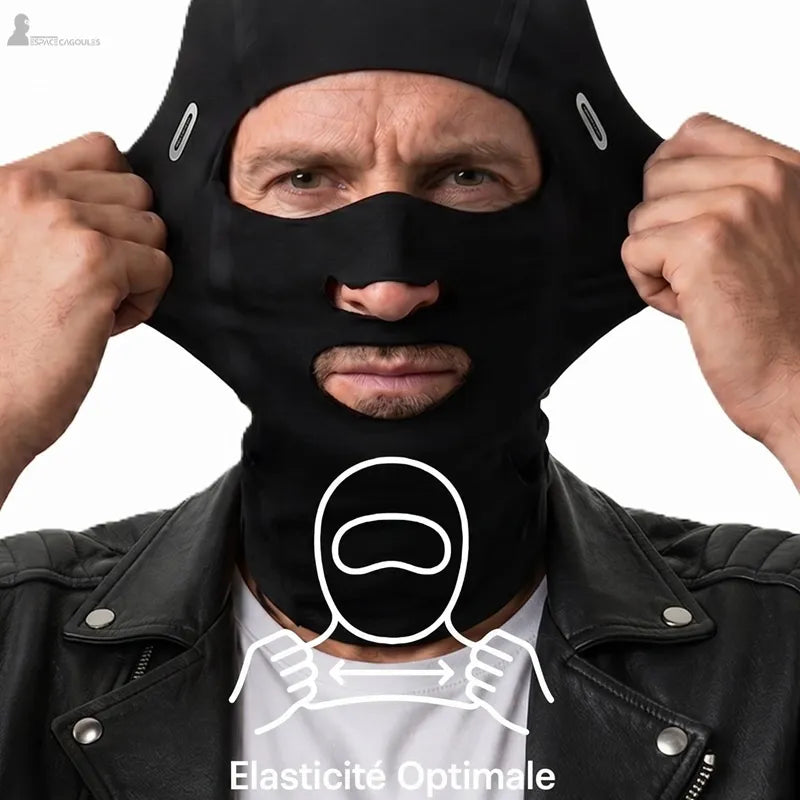 Détail de l’élasticité d’une cagoule respirante noire ajustable pour moto - Espace Cagoules
