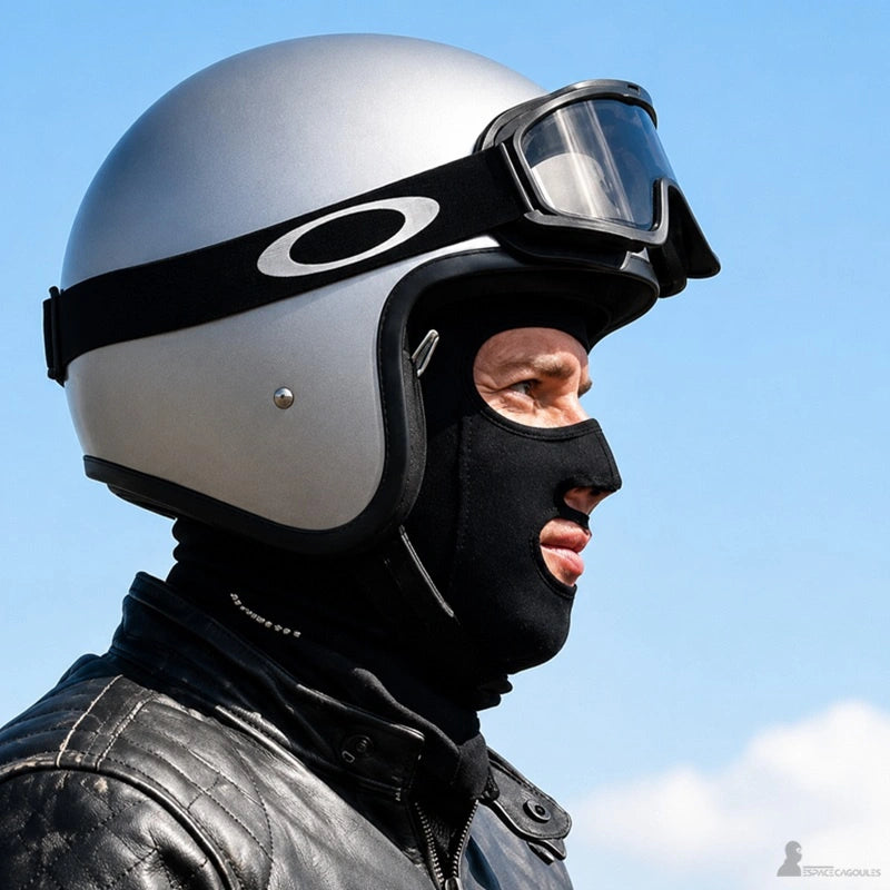 Cagoule Moto respirante noire portée sous casque jet avec ouverture nez et bouche - Espace Cagoules