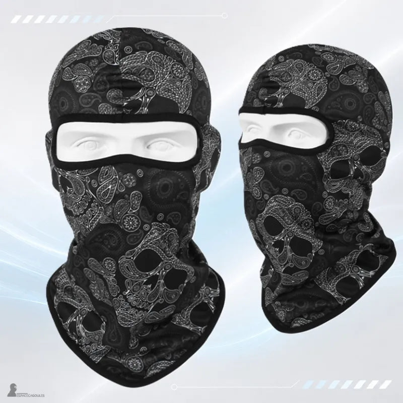 Cagoule moto tête de mort motif crâne paisley noir et blanc vue de face et de profil sur fond clair - Espace Cagoules