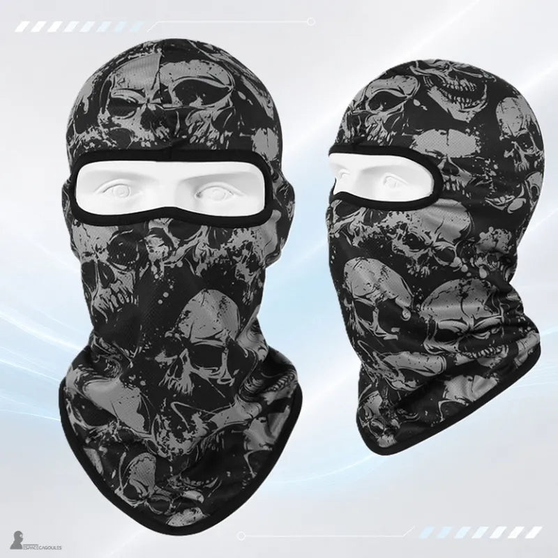 Cagoule moto tête de mort motif crânes multiples gris vue de face et de profil sur fond clair - Espace Cagoules