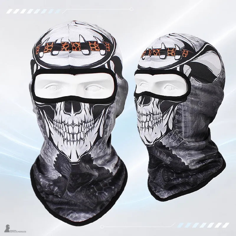 Cagoule moto tête de mort motif crâne casque graphique noir et blanc vue de face et de profil sur fond clair - Espace Cagoules