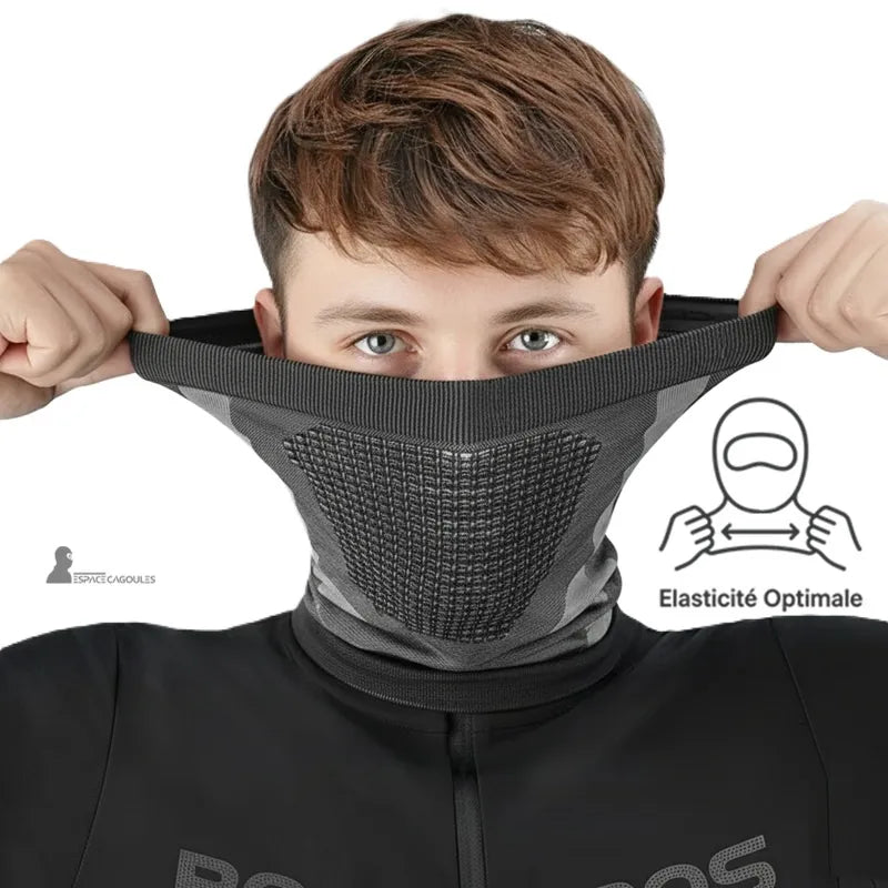 Cagoule ou tour de cou moto en maille extensible à haute élasticité, forme tubulaire ajustable, vue portée montrant l’étirement du tissu – Espace Cagoules