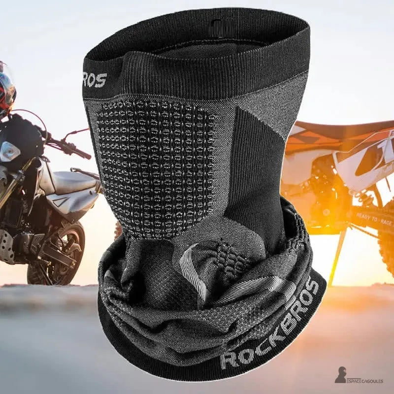 Cagoule ou tour de cou moto en textile technique respirant et extensible, forme tubulaire avec zone renforcée à l’avant, vue produit isolée sur fond neutre – Espace Cagoules