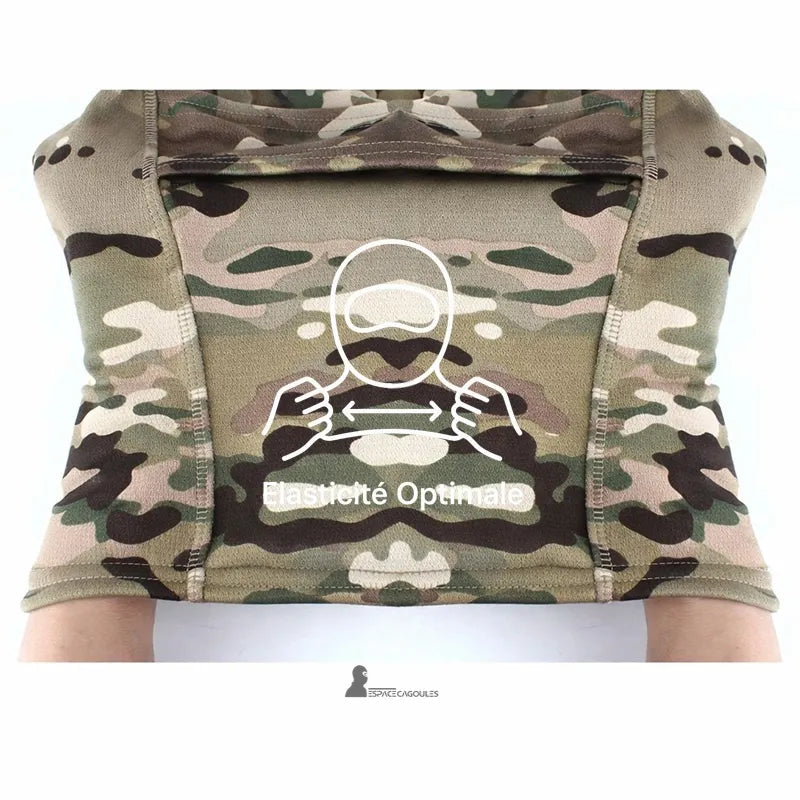 Passamontagna polare camouflage che mostra l'elasticità del tessuto, materiale polare estensibile che garantisce una vestibilità confortevole, vista ravvicinata in tensione - Spazio Cagoule