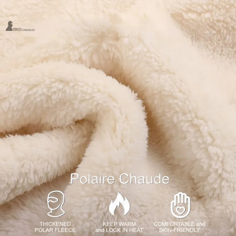 Cagoule polaire enfant 4 à 10 ans texture polaire chaude beige épaisse et douce illustrant la chaleur et le confort – Espace Cagoules