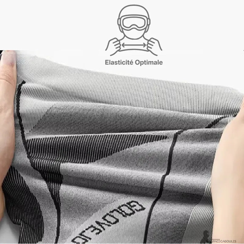 Cagoule ski femme gris clair démonstration de l’élasticité optimale du tissu extensible pour ajustement parfait