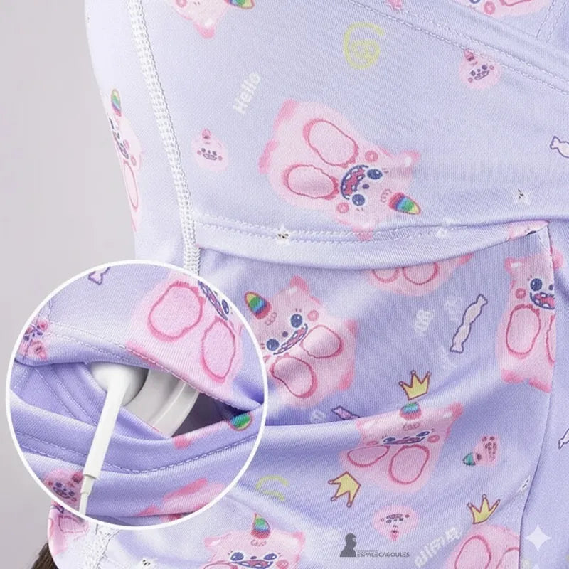 Ouverture latérale de la Cagoule Sous Casque pour passage d’écouteurs.