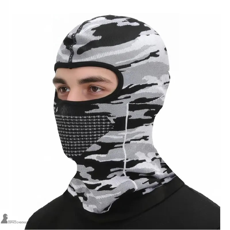 Cagoule sous casque en polyester et spandex de forme intégrale avec ouverture pour les yeux, vue de profil du produit sur fond blanc sans environnement - Espace Cagoules