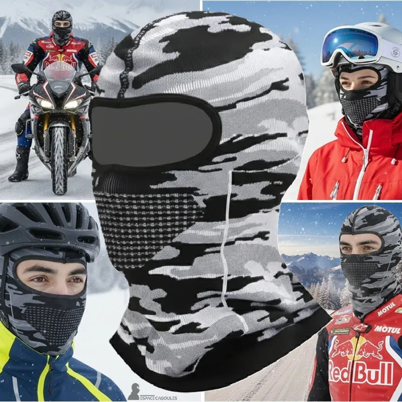 Cagoule sous casque en polyester et spandex de forme intégrale avec ouverture pour les yeux, vue portée illustrant un usage moto, ski et vélo en environnement hivernal - Espace Cagoules