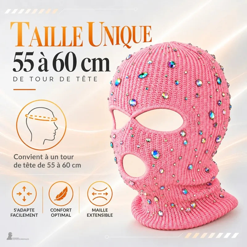 Cagoule strass rose Strassia sur mannequin avec indication de la taille unique pour un tour de tête de 55 à 60 cm - Espace Cagoules