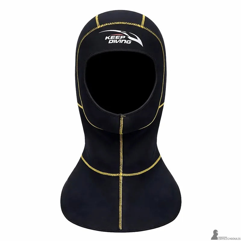 Surf-Haube für Frauen, Frontansicht mit angepasster Gesichtsöffnung und verstärkten Nähten zur Begrenzung des Wassereintritts.